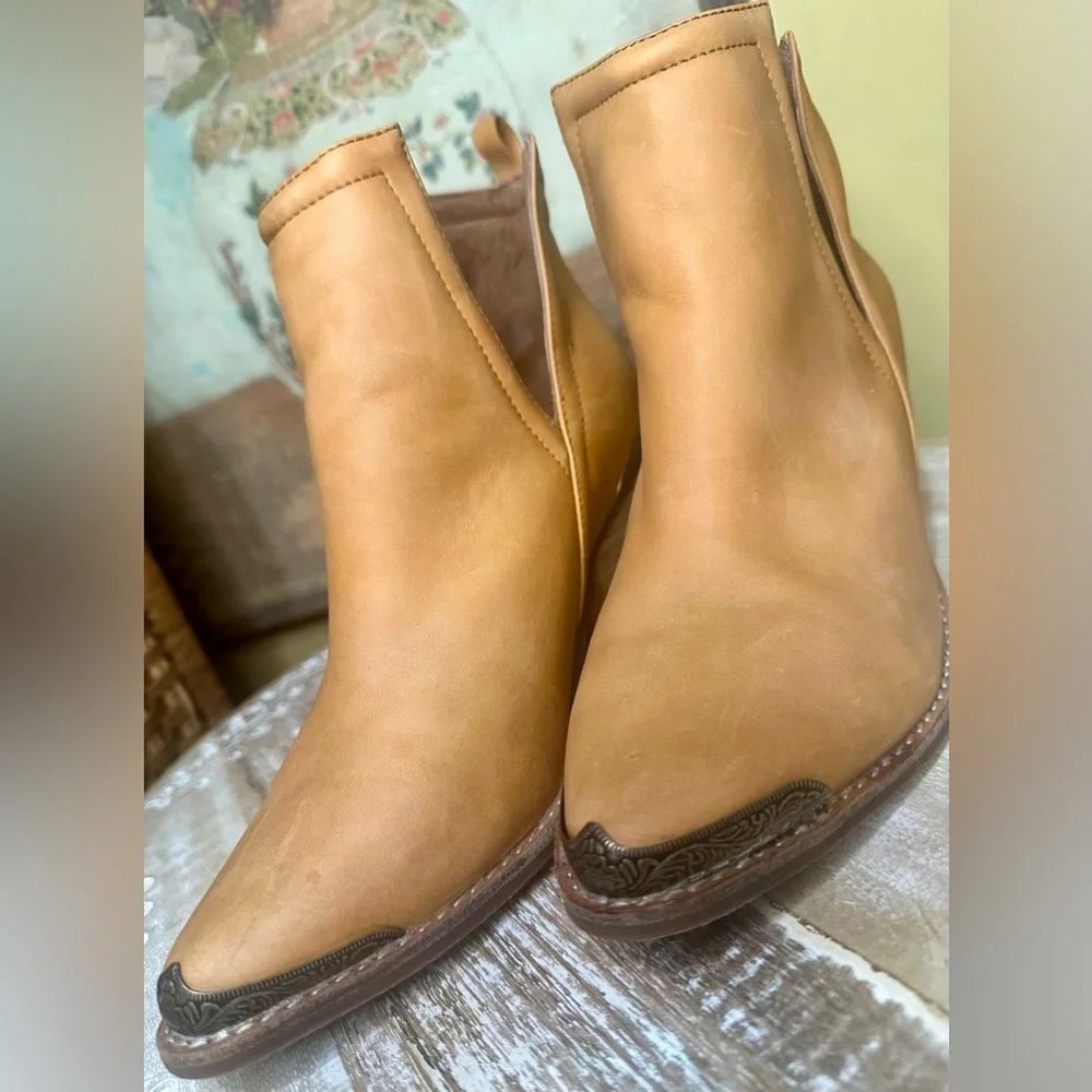 EUC Jeffrey Campbell “Cromwell” Leather Ankle Bootie in Tobacco. Size 8 - Picture 3 of 15